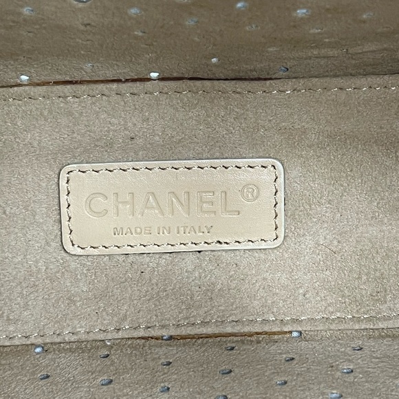Vintage Chanel Yellow Patent Leather Clutch Perforated CC Logo 03 Karl Lagerfeld - Picture 4 of 6
